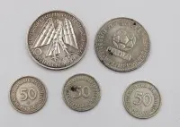 Lot mic de monede, 3x 50 pfennigi, 10 mărci (argint) și marcă Shell WM 70