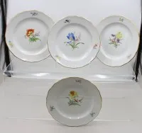 4件平盘，Meissen，剑标，«Bunte Blume»装饰，精细花卉绘画和金边，各为1级品，各直径25厘米