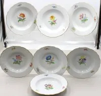 7个深盘，Meissen，剑标，«Bunte Blume»装饰，精细花卉彩绘和金边，均为1等品，直径23厘米