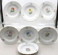 7 dype spisetallerkener, Meissen, sverdmerke, dekor «Bunte Blume», fin blomstermaling og gullkant, 1. sortering, D-23cm