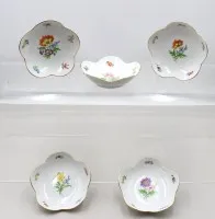 5个糖果碗，Meissen，剑标，«Bunte Blume»装饰，精细花卉彩绘和金边，均为1等品，直径14厘米 高4厘米