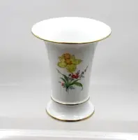 Vază în formă de pâlnie, Meissen, marcă cu săbii încrucișate, decor „Bunte Blume”, pictură fină cu flori și margine aurie, sort 1, aprox. î-16,5cm