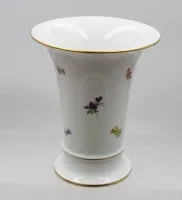 漏斗形花瓶，Meissen，剑标，«Bunte Blume» 装饰，散花和金边，2 道磨痕，高约 16,5 厘米