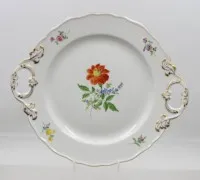 带柄托盘，Meissen，剑标，«Bunte Blume» 装饰，精细花卉绘画和金边，一等品，30 x 25.5 厘米