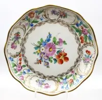 Farfurie decorativă cu model floral și margine aurită ornamentată, Potschappel, D-22 cm