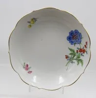 碗，Meissen，剑标，«Bunte Blume»装饰，精细花卉彩绘和金边，2道磨痕