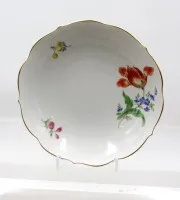 碗，Meissen，剑标，«Bunte Blume»装饰，精细花卉彩绘和金边，2道磨痕，直径18厘米