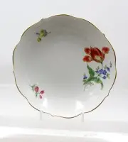 Bol, Meissen, marcă săbii încrucișate, decor „Bunte Blume“, pictură fină cu flori și margine aurie, 2 linii de șlefuire, diametru 18 cm