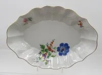 椭圆形碗，Meissen，剑标，«Bunte Blume»装饰，精细花卉彩绘和金边，2道磨痕，高5厘米 26厘米