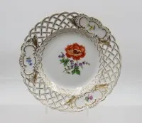 镂空盘，Meissen，剑标，«Bunte Blume» 装饰，精细花卉绘画和金边，一等品，直径18.5厘米