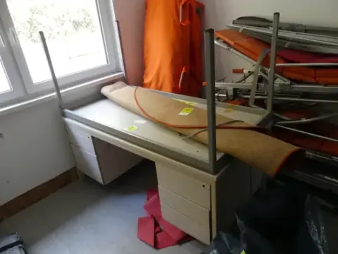 2 mesas, sin contenido