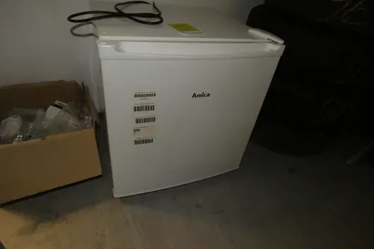 AMICA 冷藏箱 型号 FM061BUW