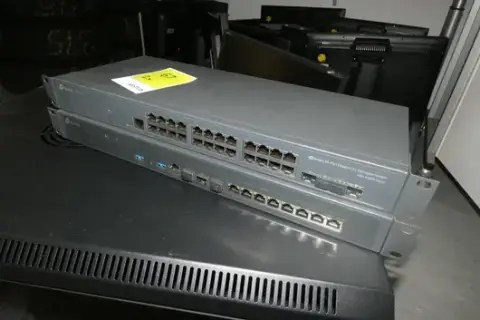 2x TP-Link Switch