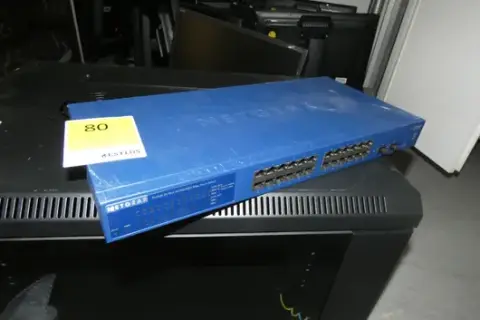 NEATGEAR GS724T