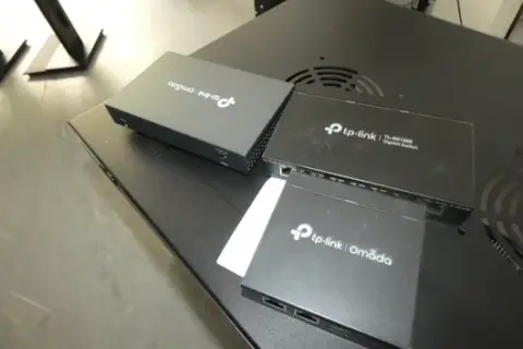 3x TP-LINK Switch