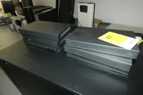 6x TP-LINK Switch
