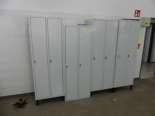 4x öltözőszekrény