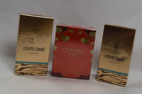 2 عطر „roberto cavalli“ و1 عطر „Ensemble“