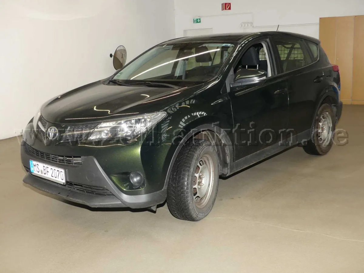 1 辆 Toyota RAV4 2.2 D-4D DPF 4x4 *拖车钩*座椅加热*森林套件