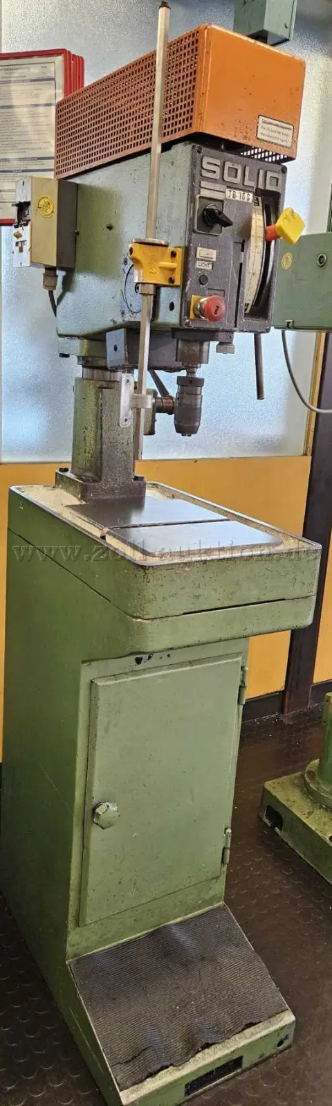 1 ماكينة ثقب عمودية Solid TB16S، معطلة