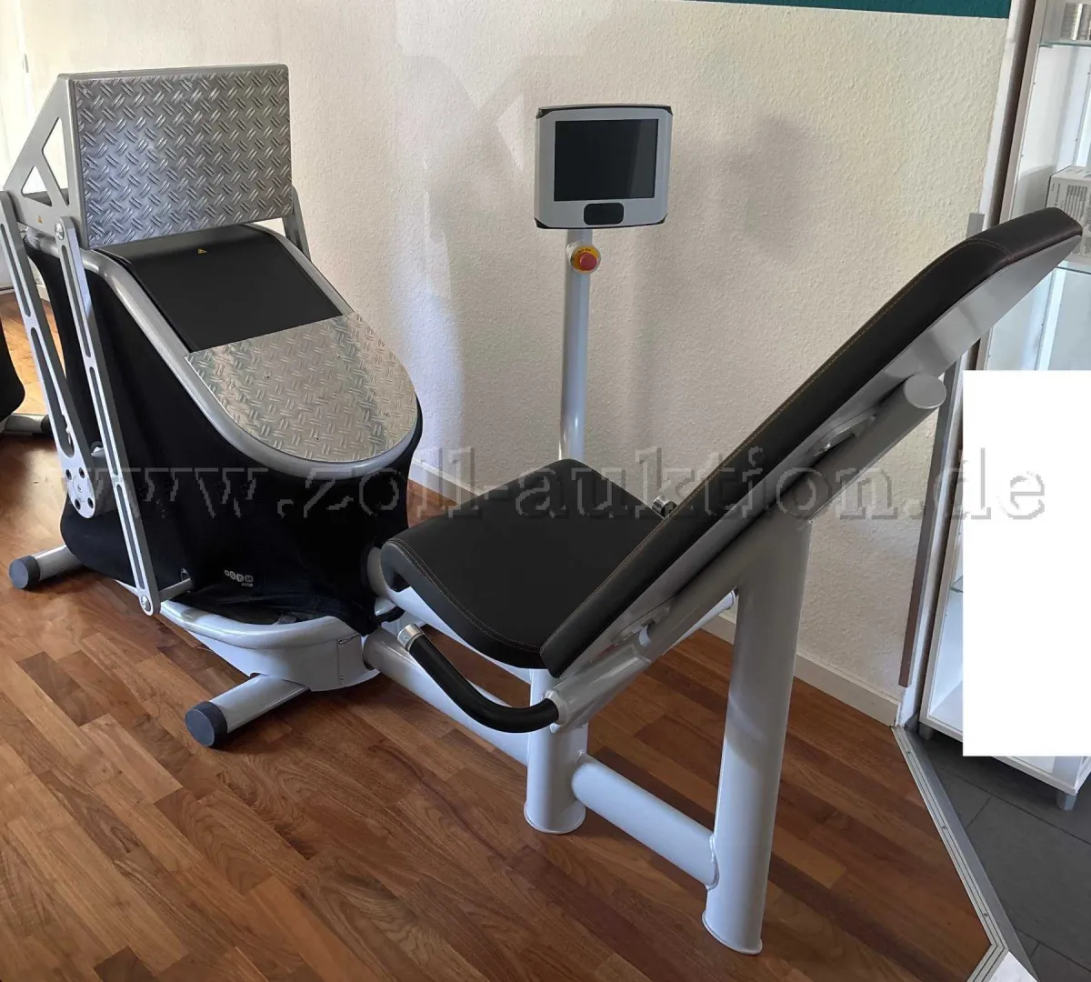 1 jalkaprässi EGYM