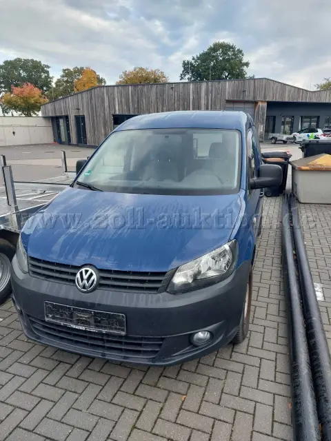 1 蓝色 Volkswagen Caddy，汽油