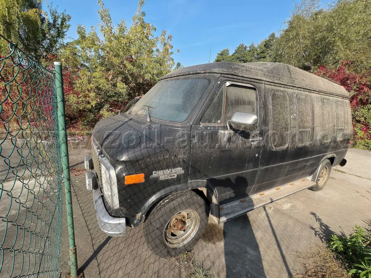 1 辆 GMC Van G20 厢式车