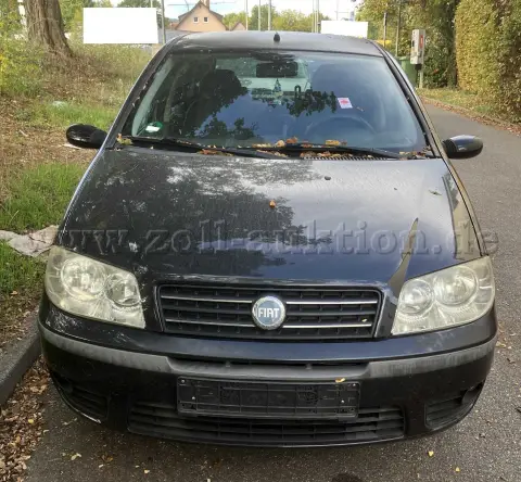 1辆Fiat Punto 1.2