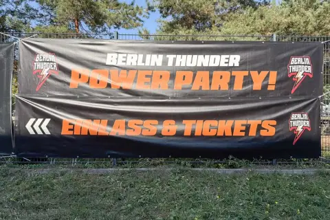 2 面 Berlin Thunder 横幅