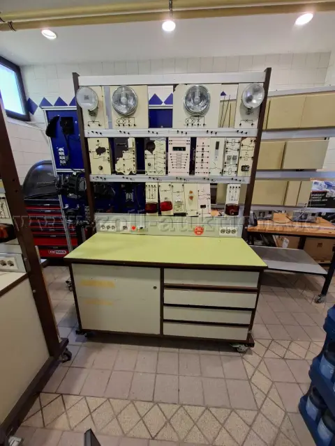 1 мобільне електролабораторне робоче місце
