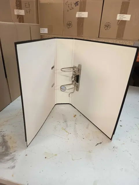 118 brede arkivmapper svarte, A4, firma Leitz