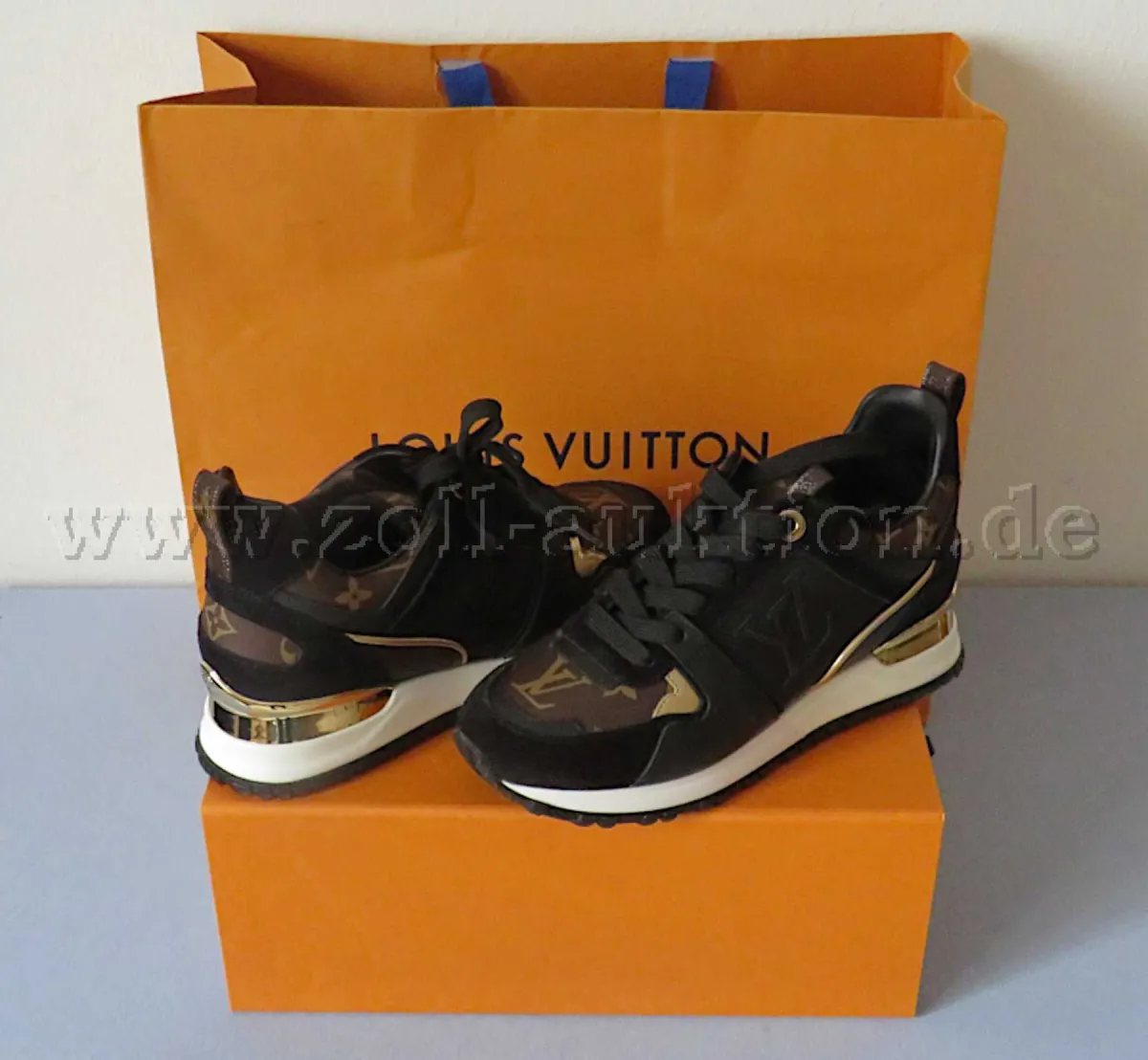 1 زوج حذاء نسائي من ماركة Louis Vuitton، مقاس 36