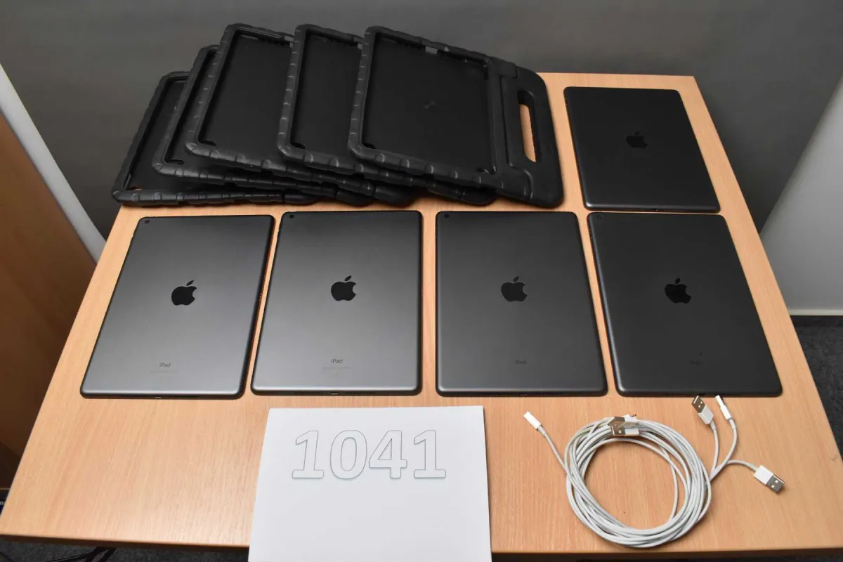 5 台 Apple iPad 第 8 代 A2270 32 GB – 10.2"（25.91 厘米）