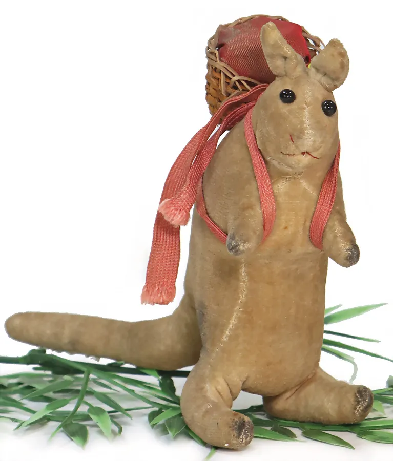 STEIFF – raro puntaspilli STEIFF a forma di canguro con cesto