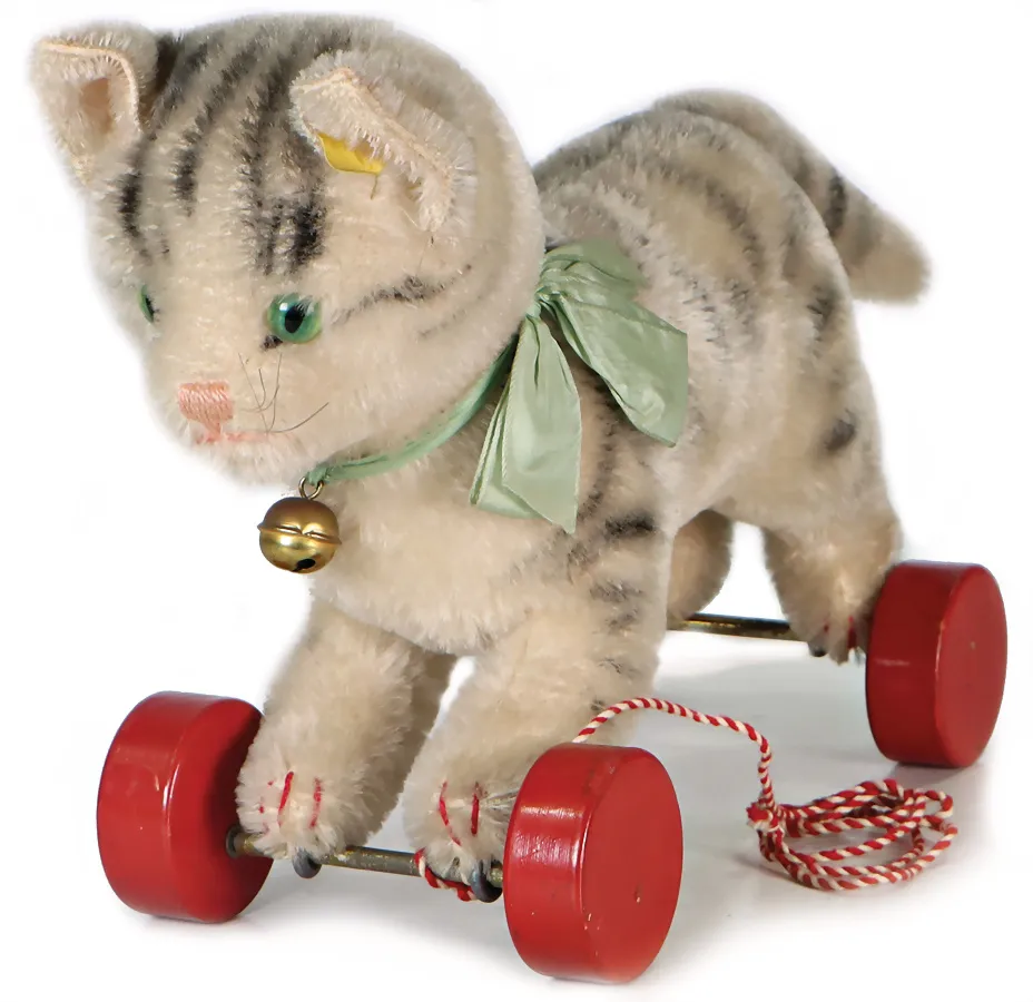 STEIFF – Tabby kat op houten excentrische wielen