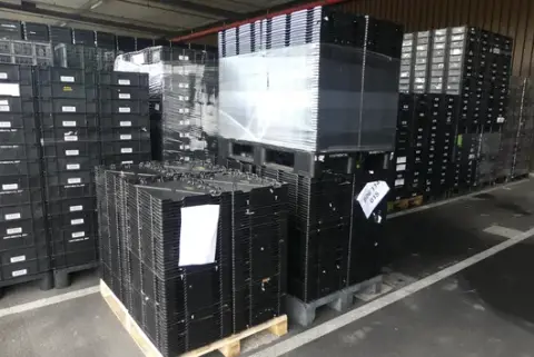 3x raklap műanyag láda