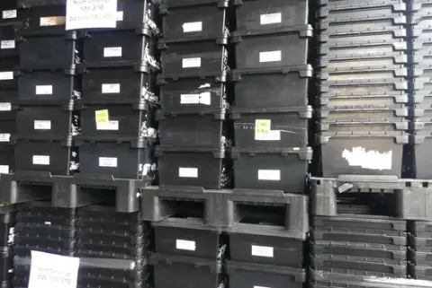 2x Palette Lagerbehälter