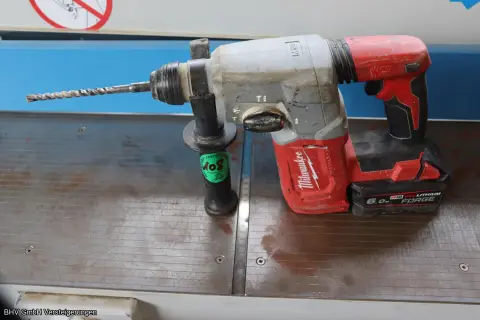 Martello perforatore combinato a batteria Milwaukee M18 BLH