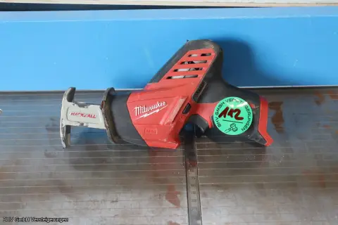 Seghetto alternativo compatto a batteria Milwaukee C12 HZ