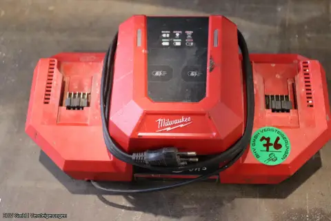 Milwaukee M18 DBSC çift hızlı şarj cihazı