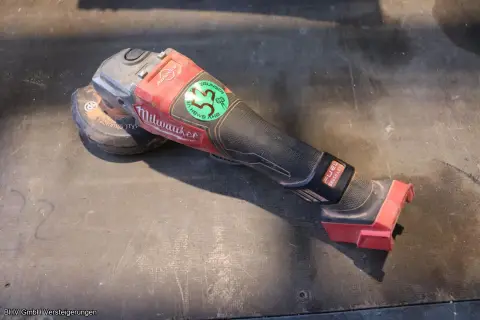 Akülü avuç taşlama makinesi Milwaukee M18 FHSAG125XPDB2