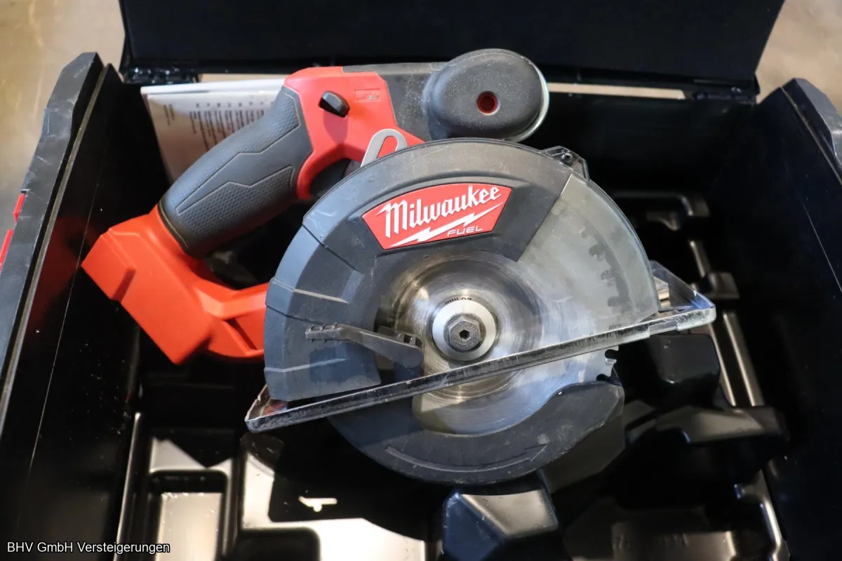 Scie circulaire sans fil (dans coffret) Milwaukee M18 FMCS