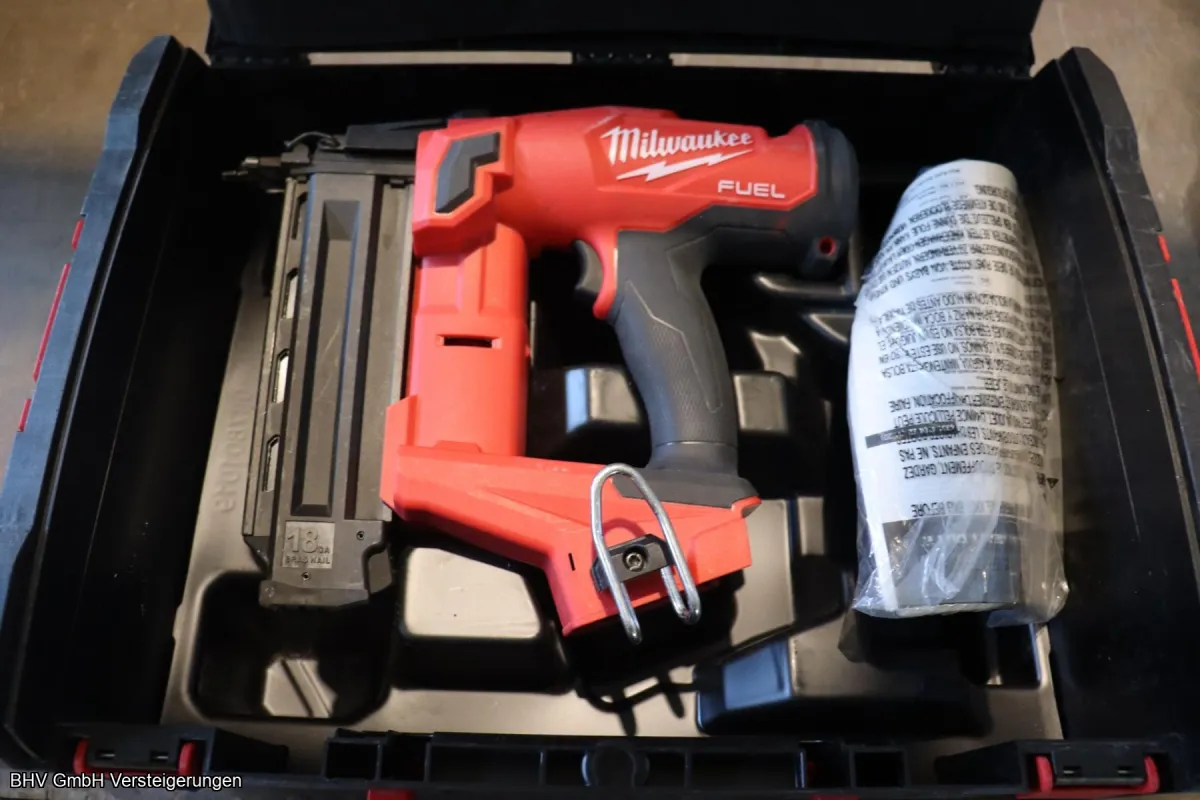 Chiodatrice a batteria (in valigetta) Milwaukee M18 FN18GS