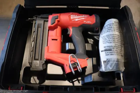 Акумуляторний цвяхозабивний пістолет (у кейсі) Milwaukee M18 FN18GS