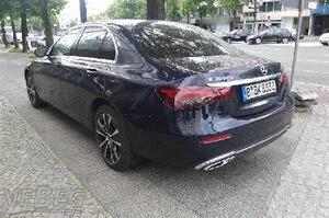 Henkilöauto Mercedes E 300 de Avantgarde ladattava hybridi