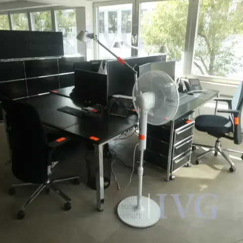 3 hengen toimistotyöpiste