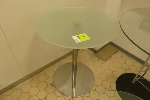 Sivupöytä, pyöreä