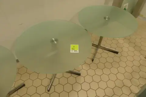 2张边桌