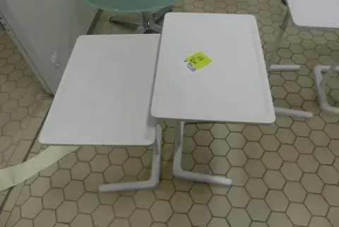 2x Vitra. - Kannettavatietokoneen pöytä, korkeussäädettävä
