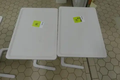 2x Vitra. - Kannettavatietokoneen pöytä, korkeussäädettävä